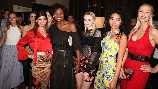 Abendkleider von Hosana Charmite (&copy;Foto: Martin Schmitz)